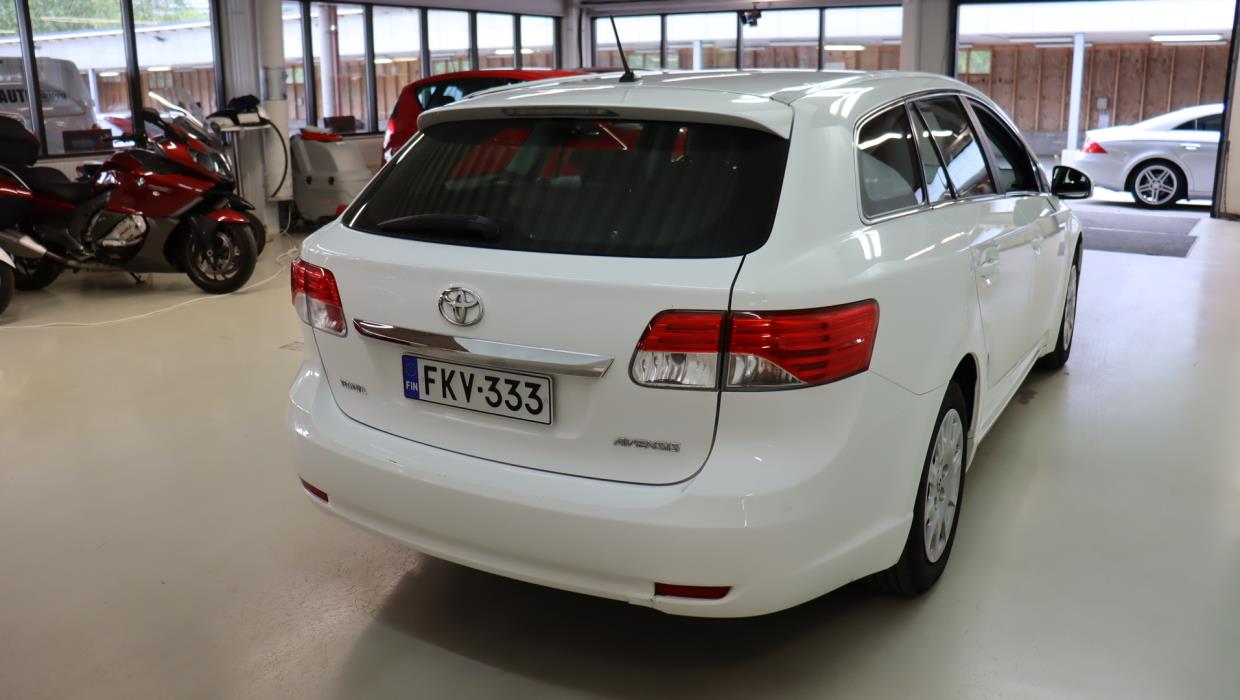 TOYOTA Avensis 2012