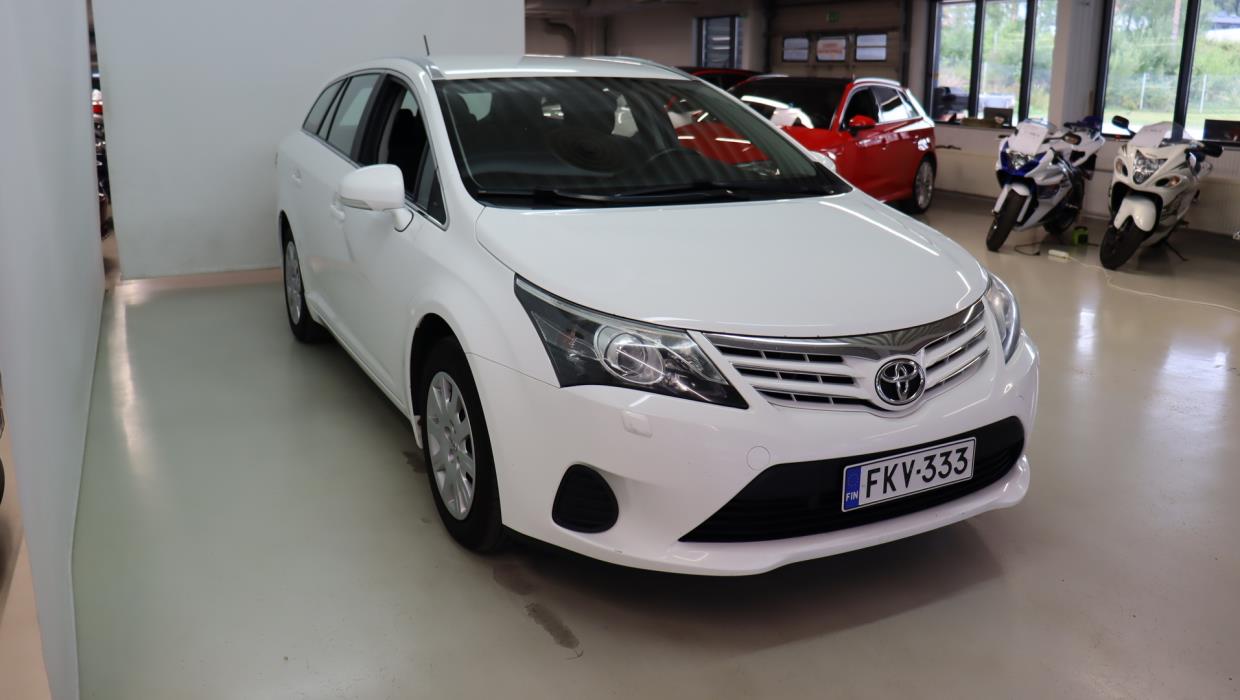 TOYOTA Avensis 2012