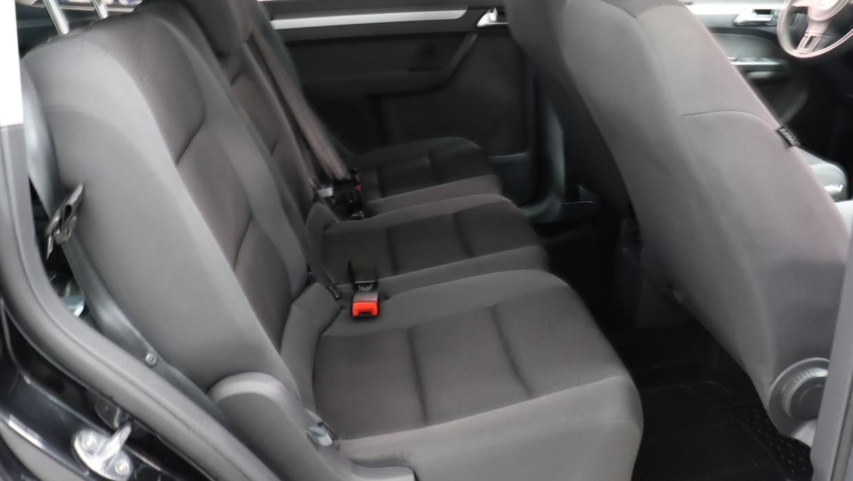 VOLKSWAGEN Touran 2014