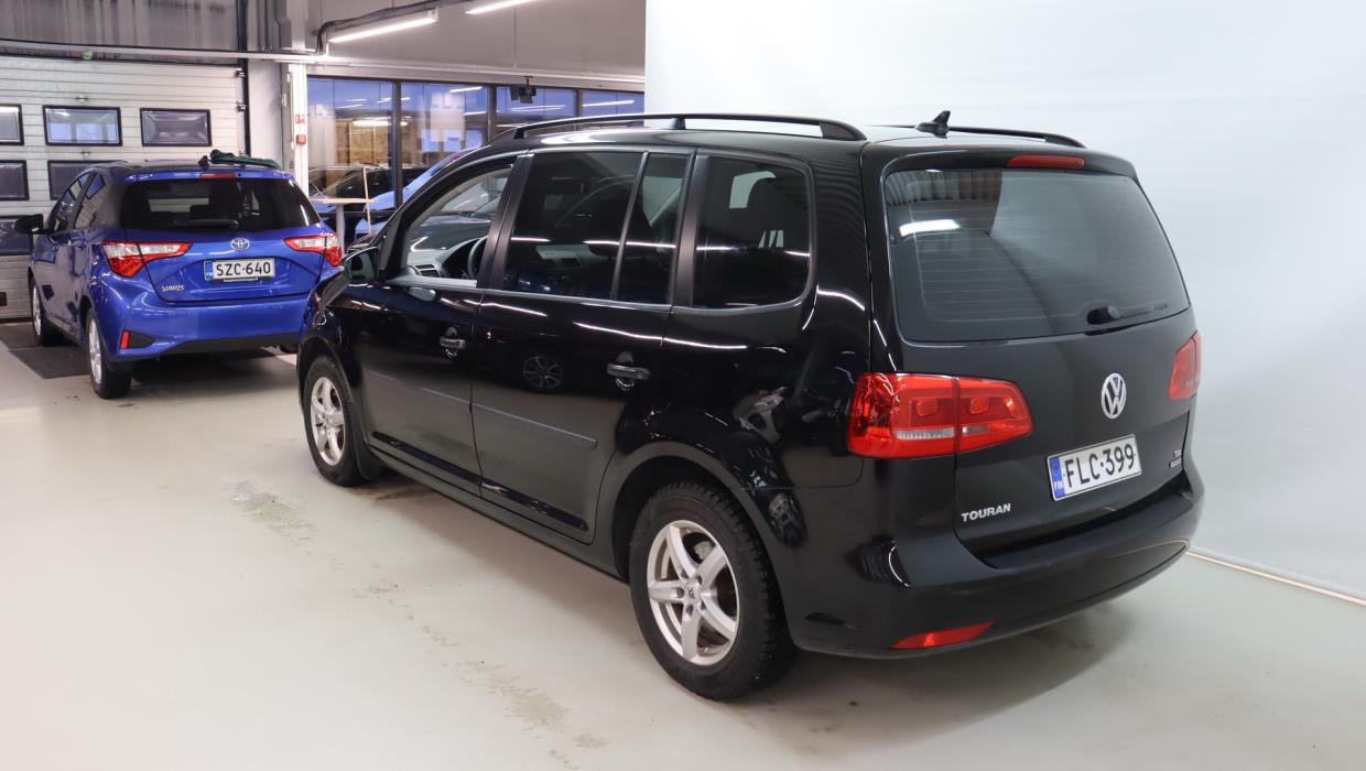 VOLKSWAGEN Touran 2014