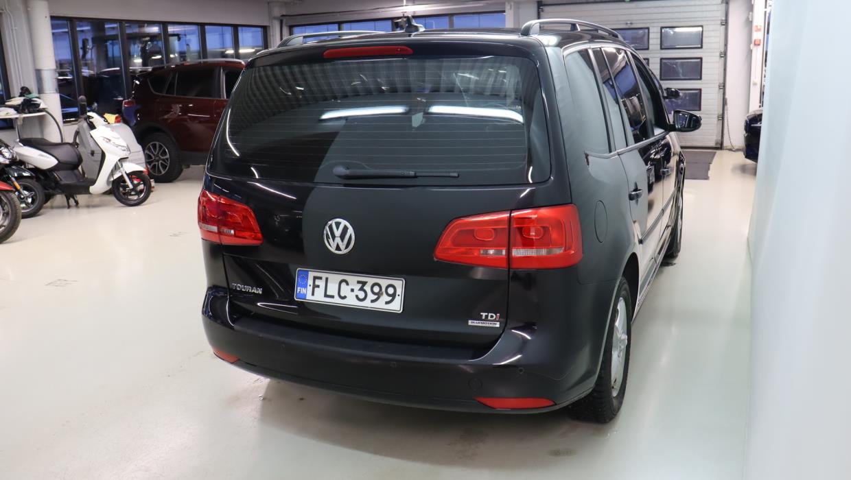 VOLKSWAGEN Touran 2014