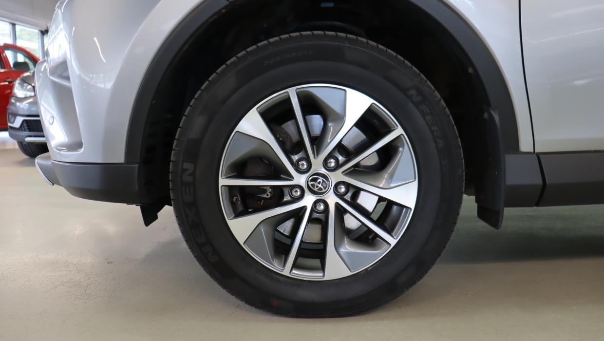 TOYOTA RAV4 2018