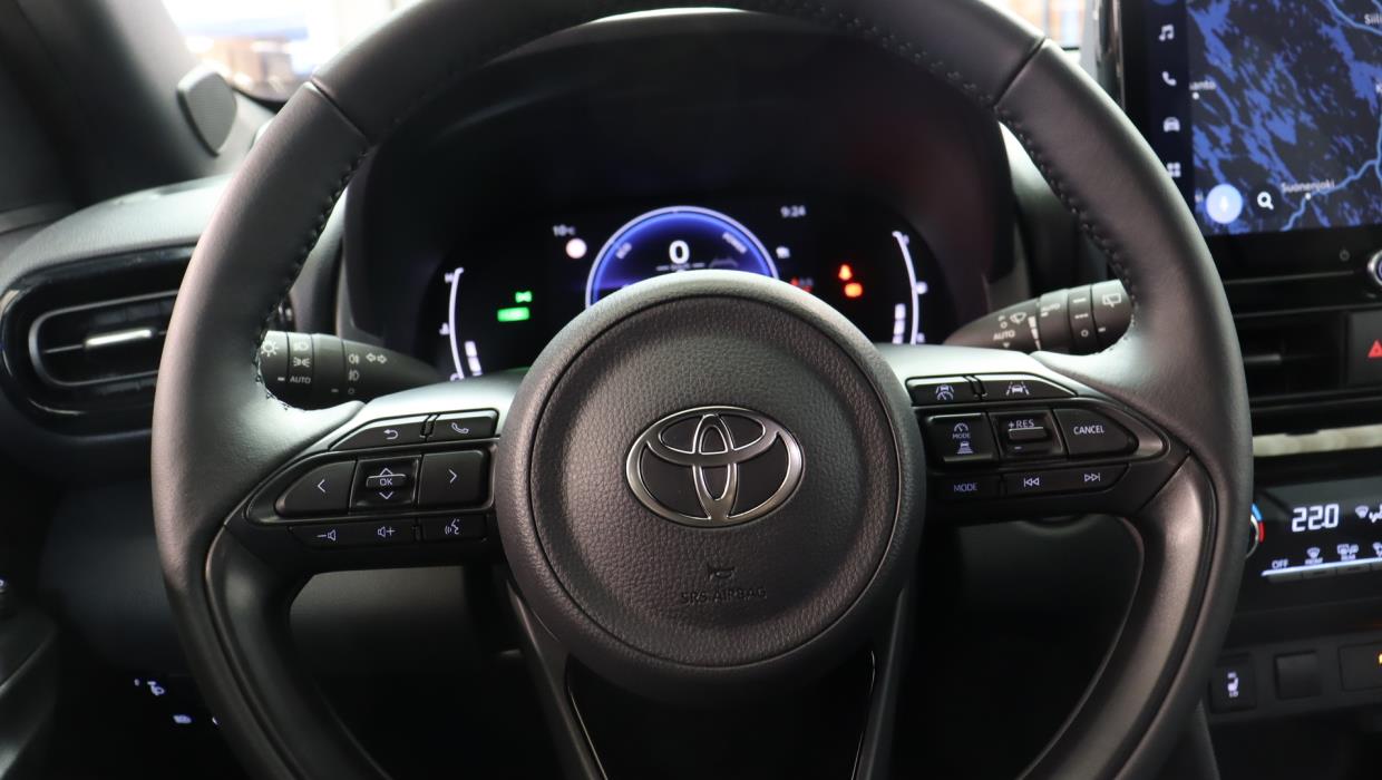 TOYOTA Yaris Cross 2025