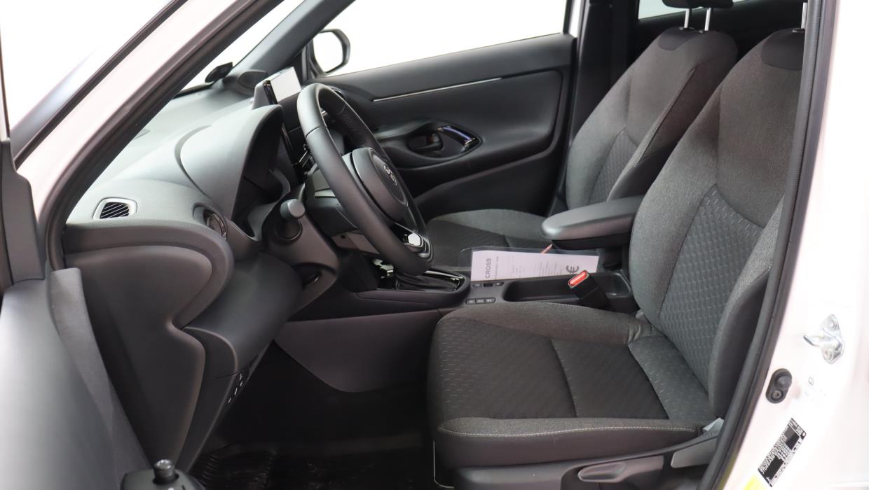 TOYOTA Yaris Cross 2025