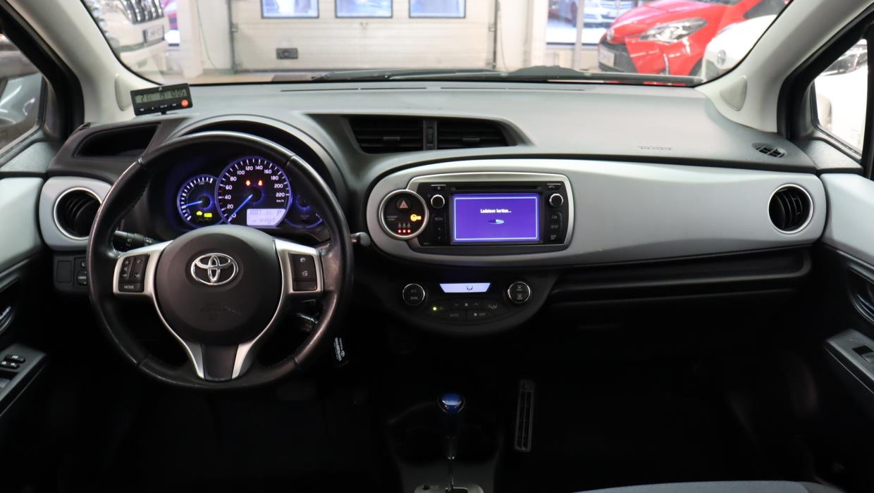 TOYOTA Yaris 2013