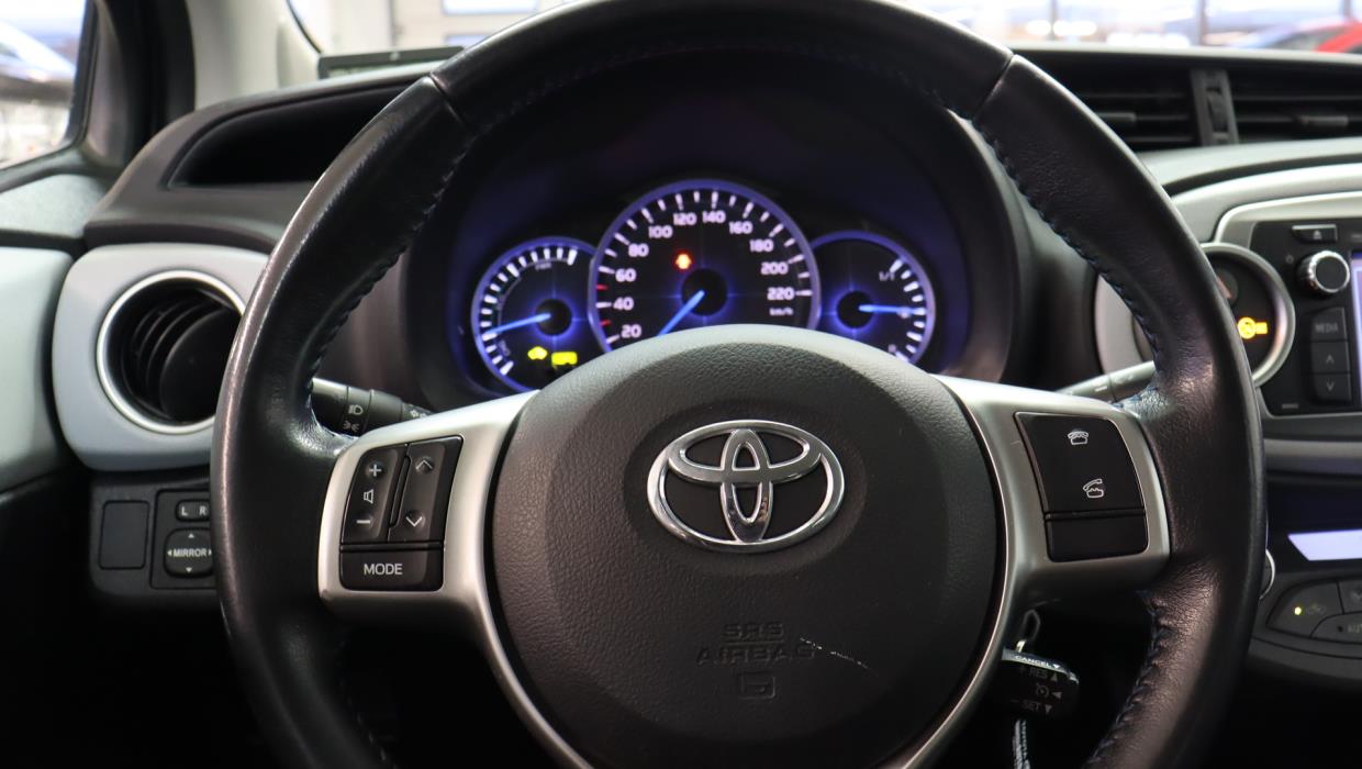TOYOTA Yaris 2013
