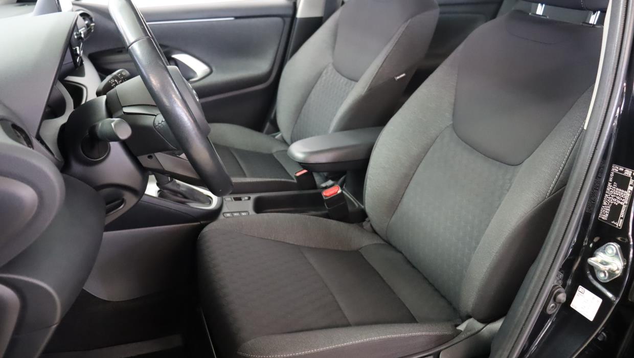 TOYOTA Yaris 2021