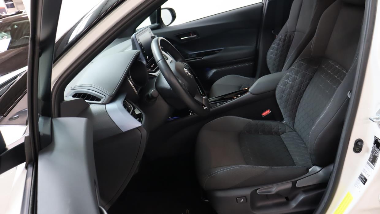 TOYOTA C-HR 2021