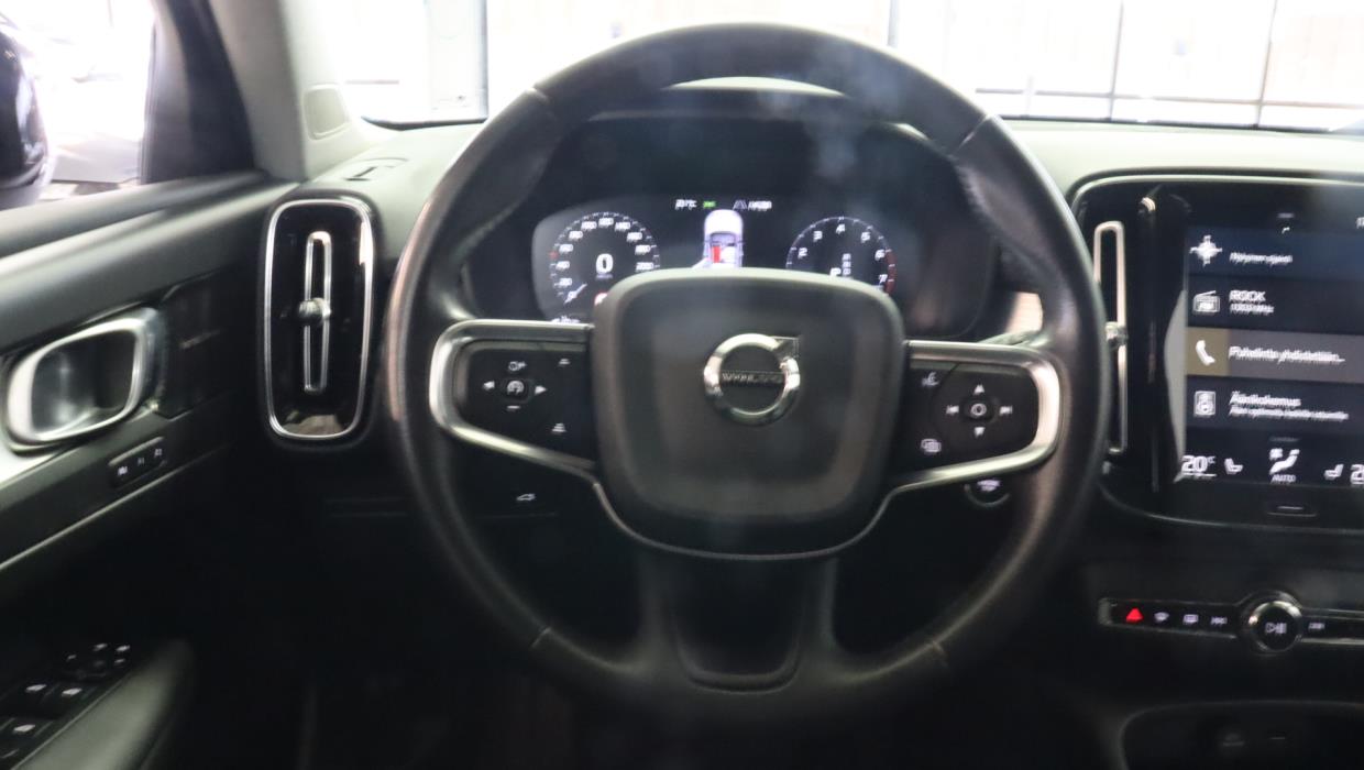 VOLVO XC40 2021
