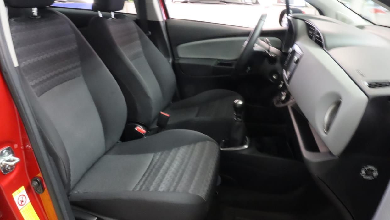 TOYOTA Yaris 2016
