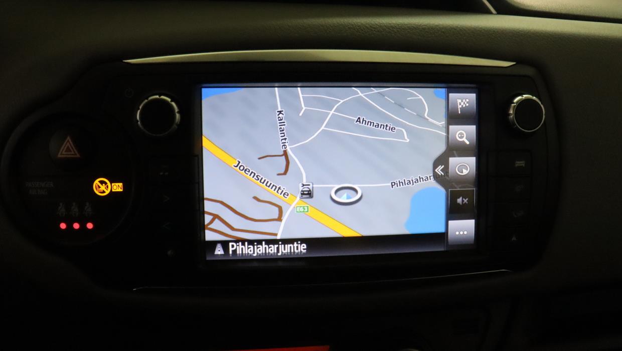 TOYOTA Yaris 2016