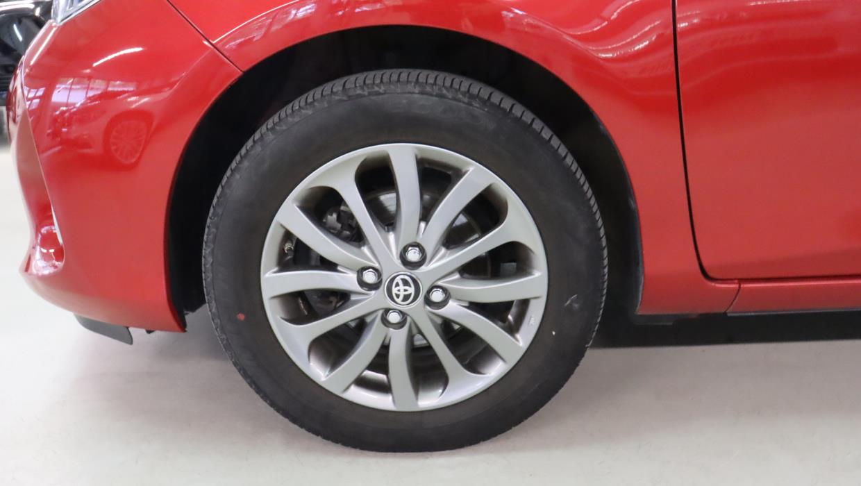 TOYOTA Yaris 2016