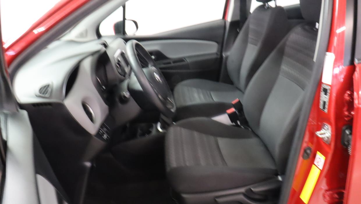 TOYOTA Yaris 2016