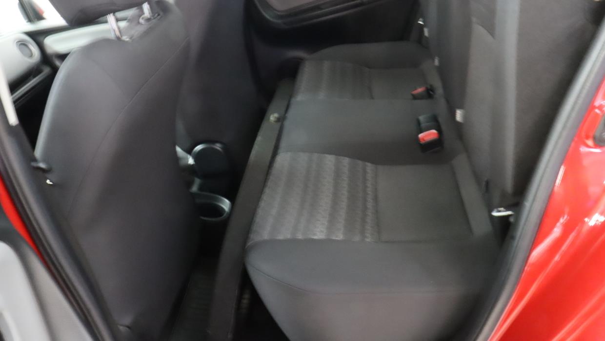 TOYOTA Yaris 2016