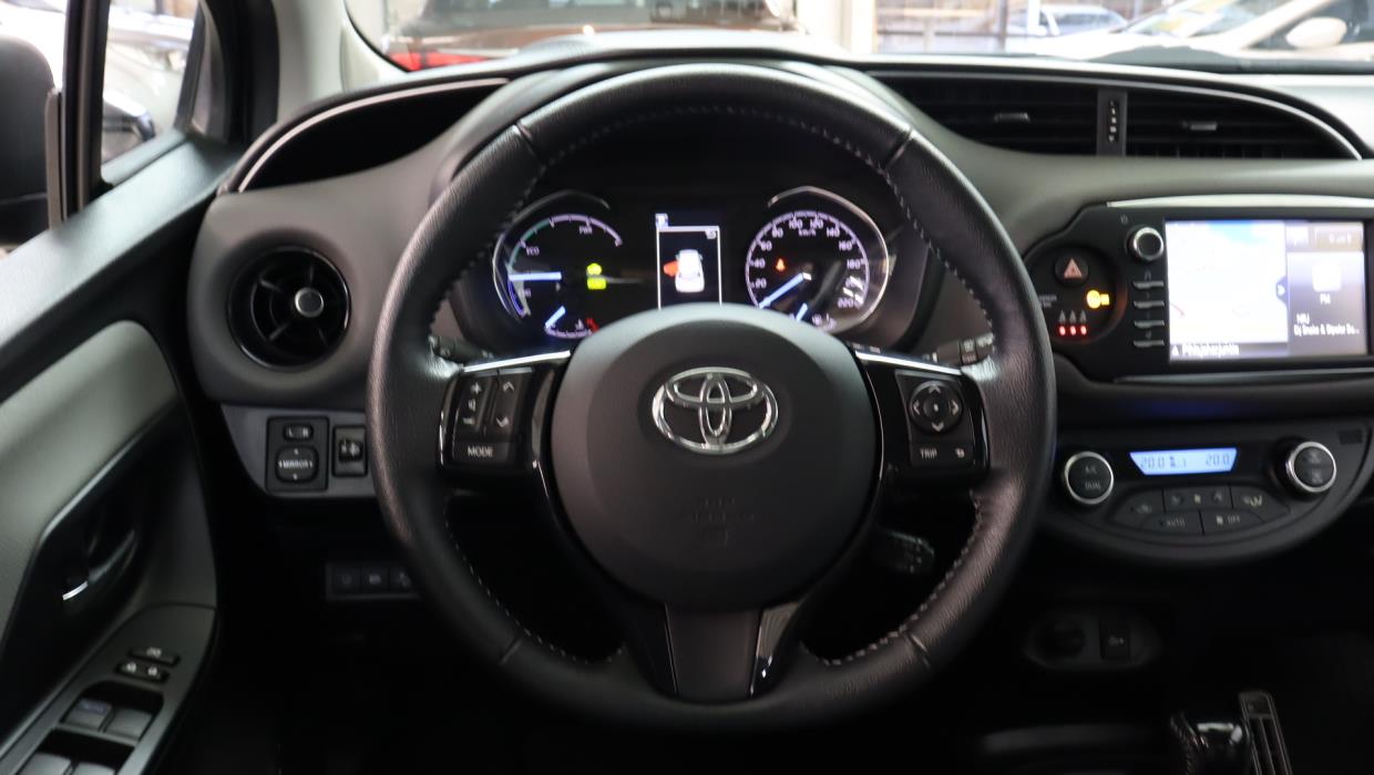 TOYOTA Yaris 2018
