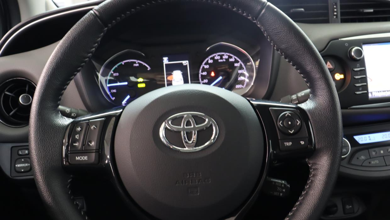 TOYOTA Yaris 2018