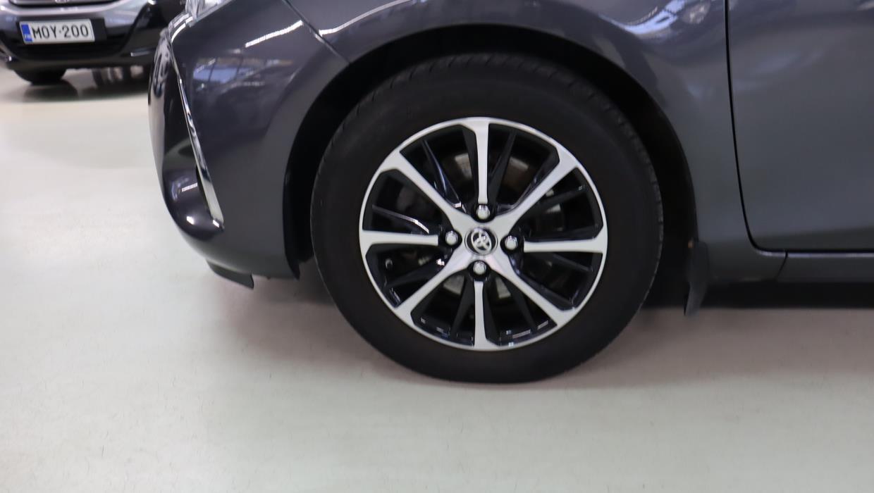 TOYOTA Yaris 2018