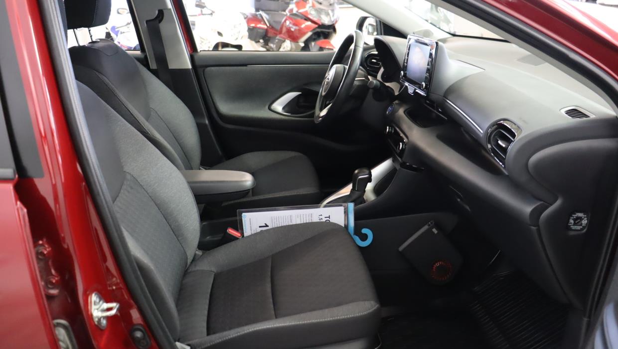 TOYOTA Yaris 2021