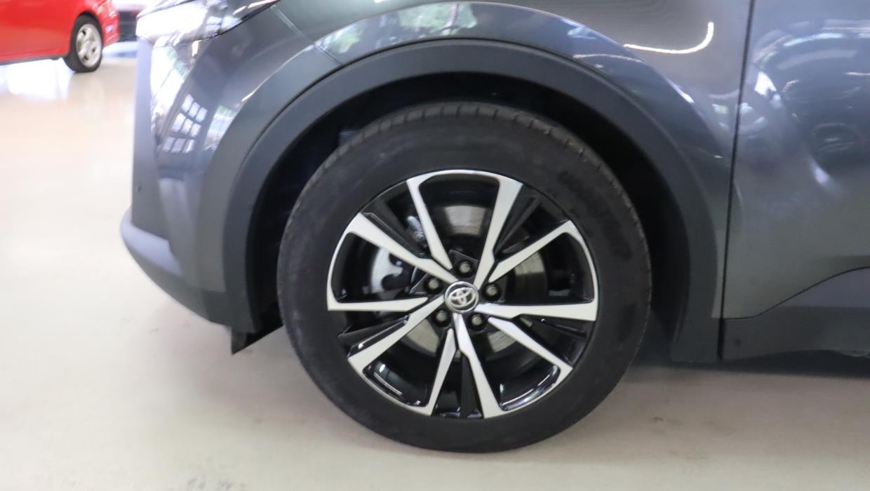 TOYOTA C-HR 2025