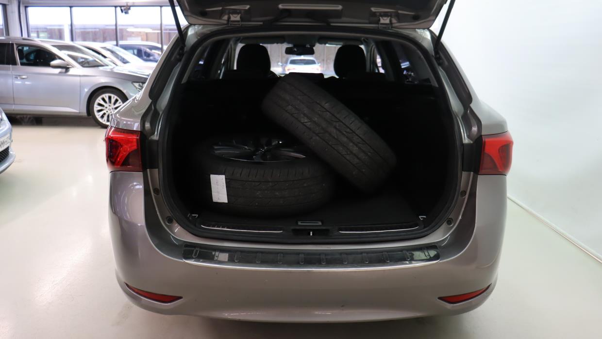 TOYOTA Avensis 2016