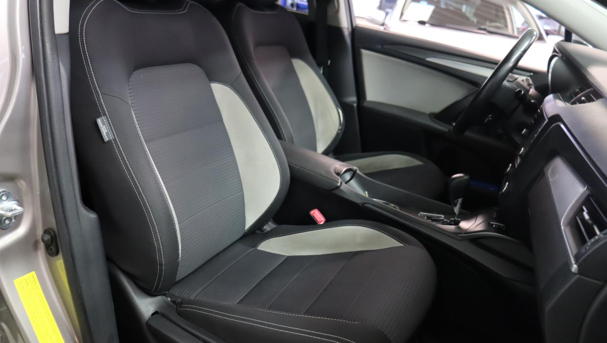 TOYOTA Avensis 2016