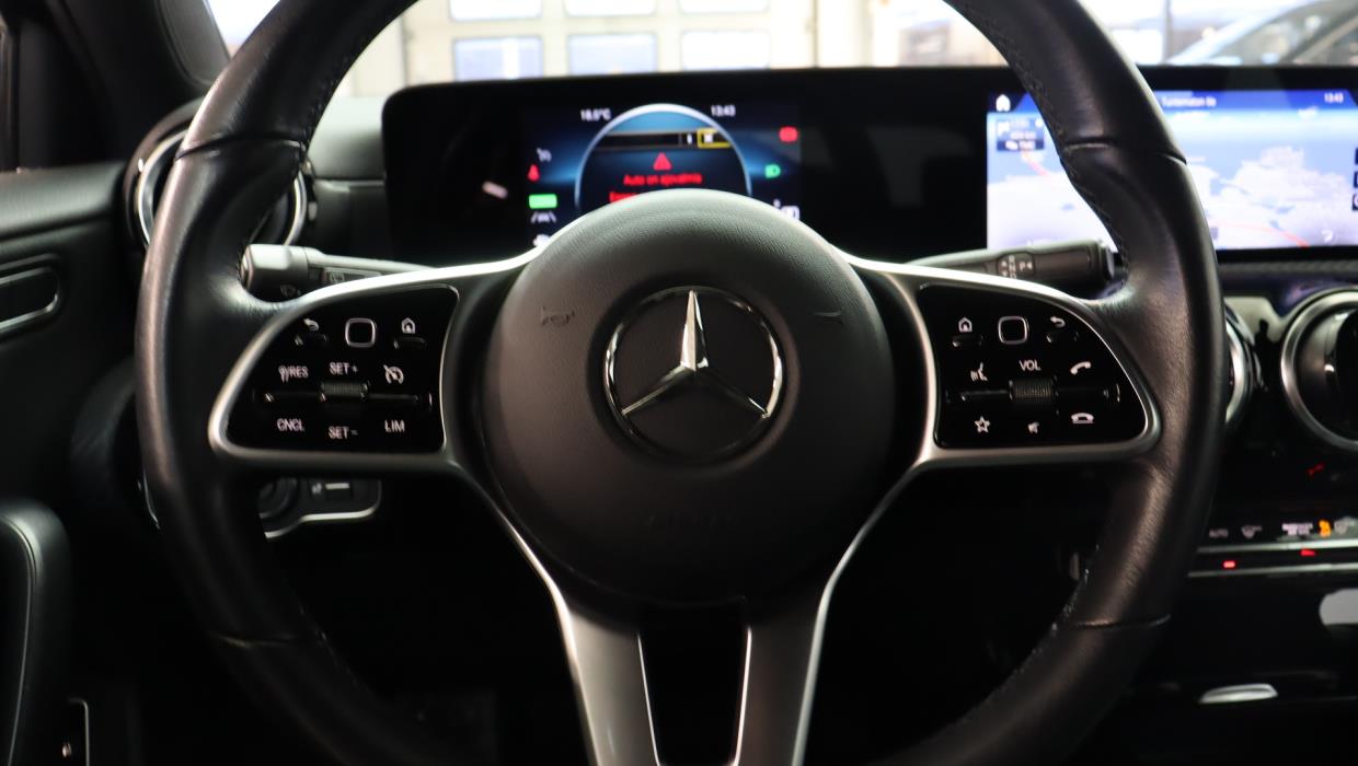 MERCEDES-BENZ A 2021