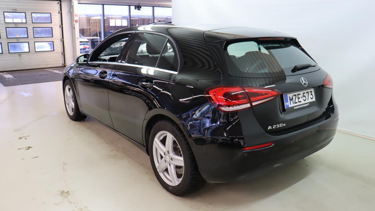 MERCEDES-BENZ A 2021