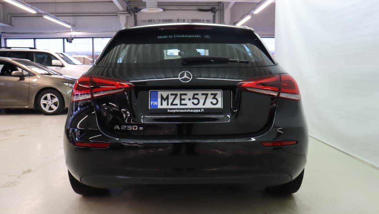 MERCEDES-BENZ A 2021