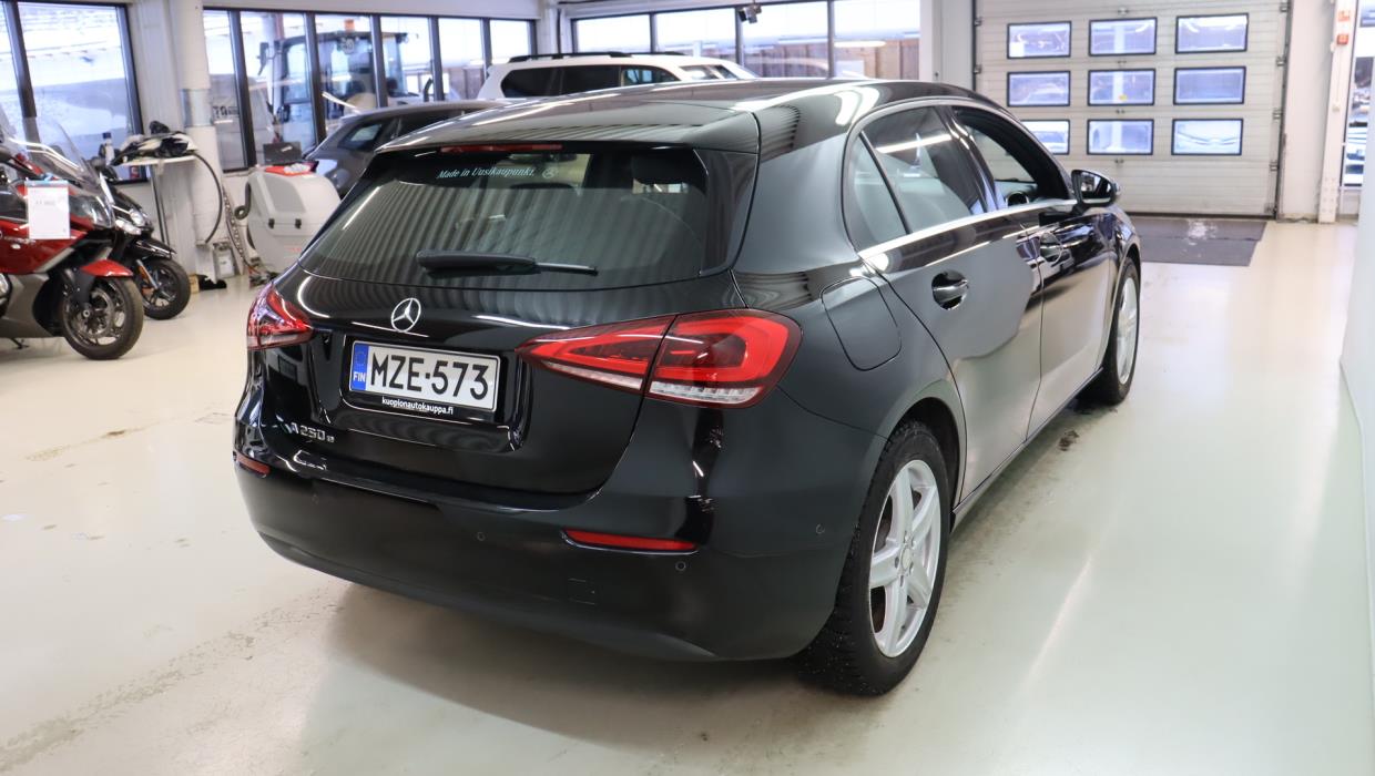 MERCEDES-BENZ A 2021