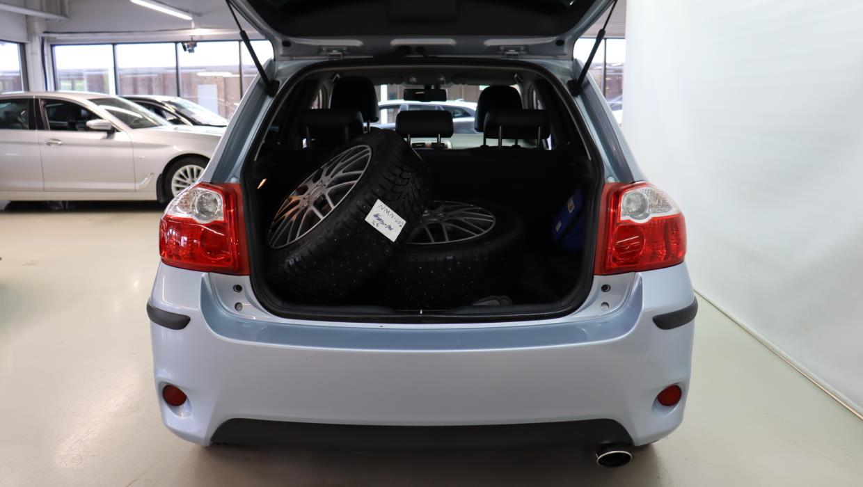 TOYOTA Auris 2011