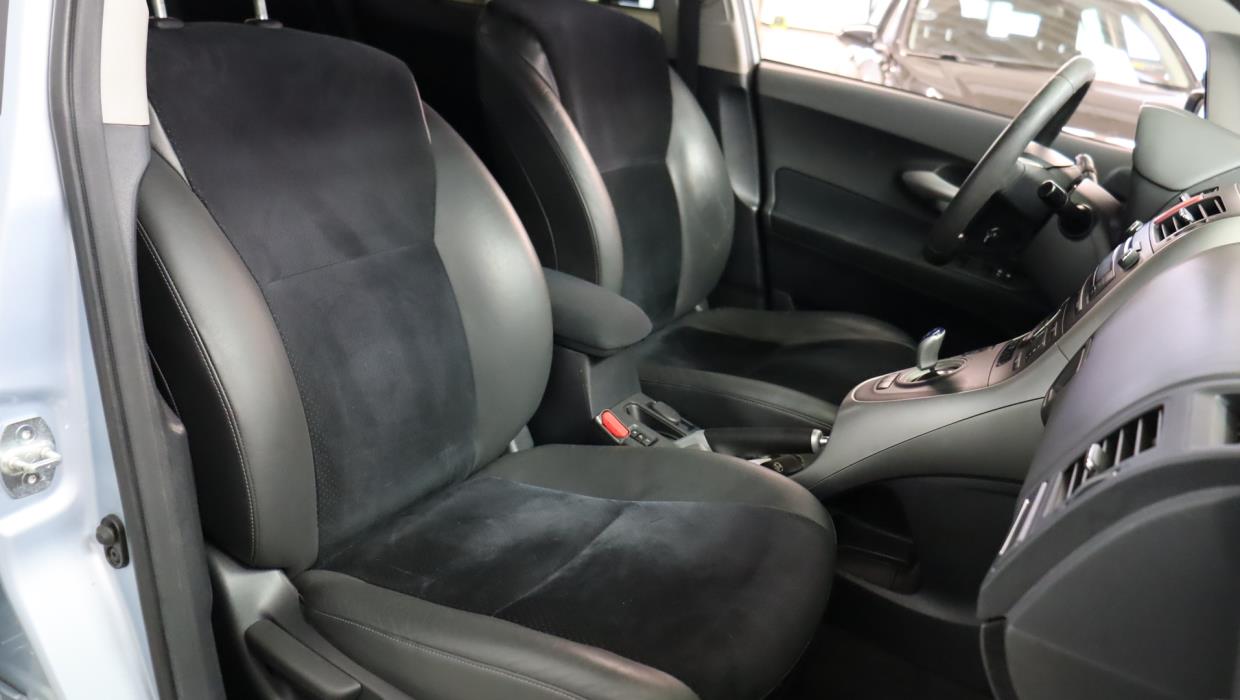 TOYOTA Auris 2011