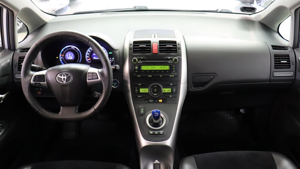 TOYOTA Auris 2011