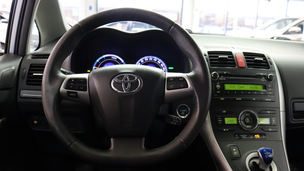 TOYOTA Auris 2011