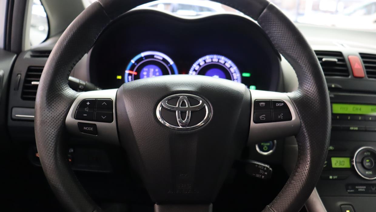 TOYOTA Auris 2011