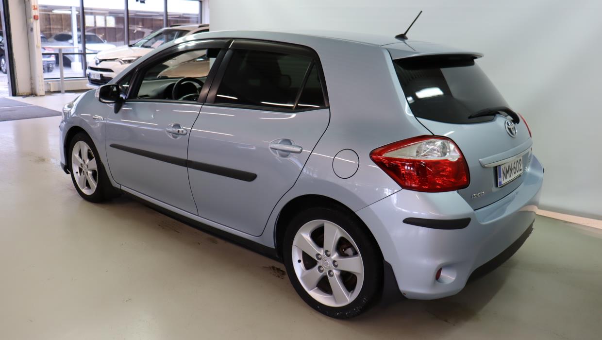 TOYOTA Auris 2011