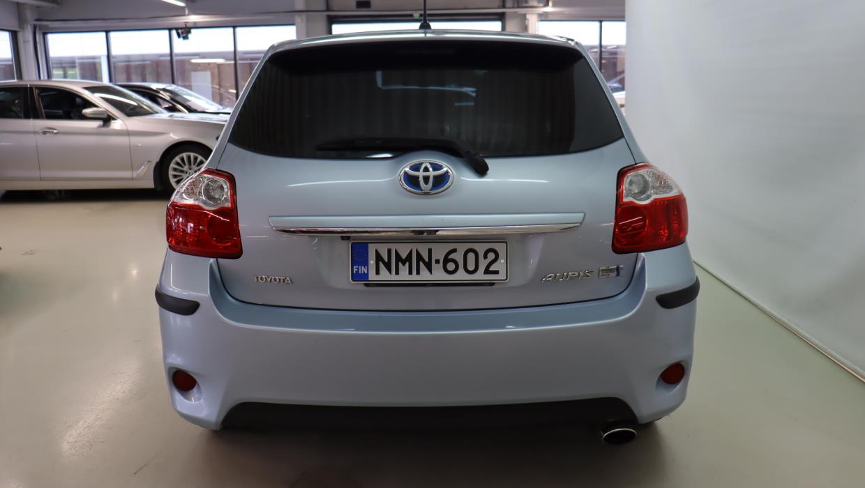 TOYOTA Auris 2011