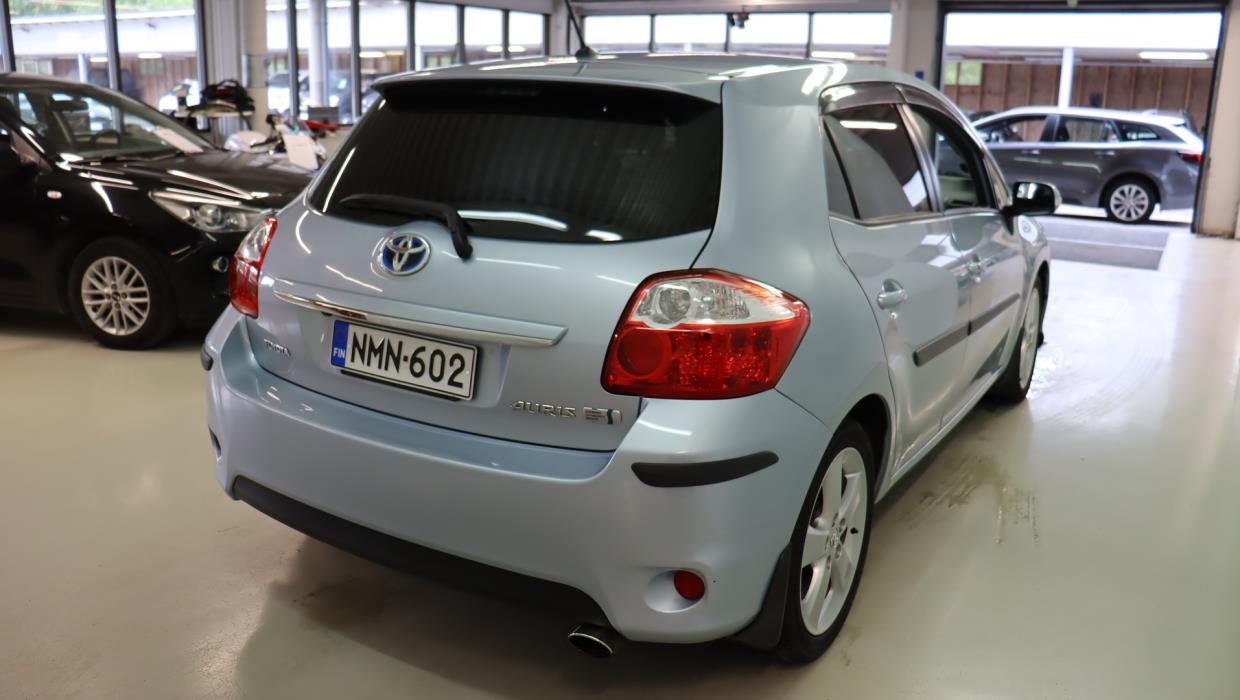 TOYOTA Auris 2011