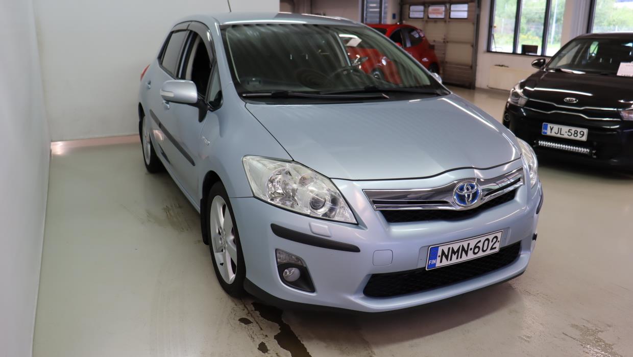 TOYOTA Auris 2011