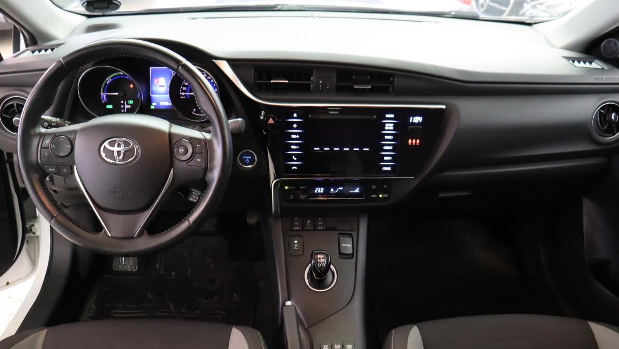 TOYOTA Auris 2017
