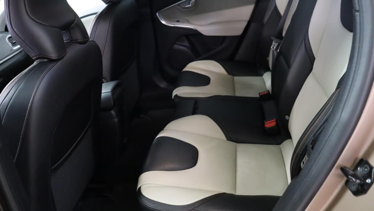 VOLVO V40 Cross Country 2013