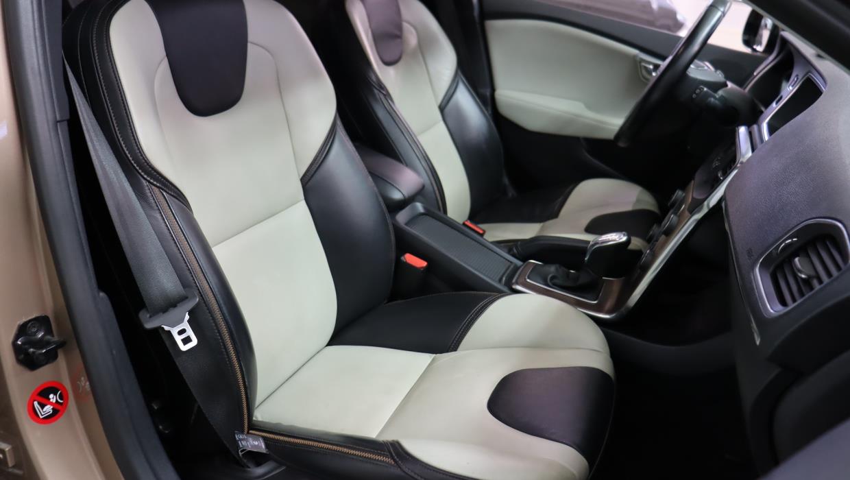 VOLVO V40 Cross Country 2013
