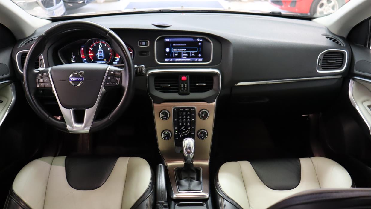 VOLVO V40 Cross Country 2013