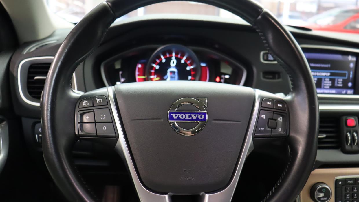 VOLVO V40 Cross Country 2013