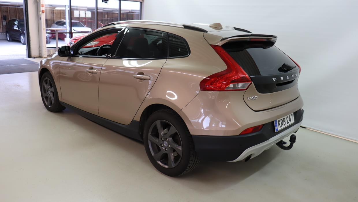 VOLVO V40 Cross Country 2013