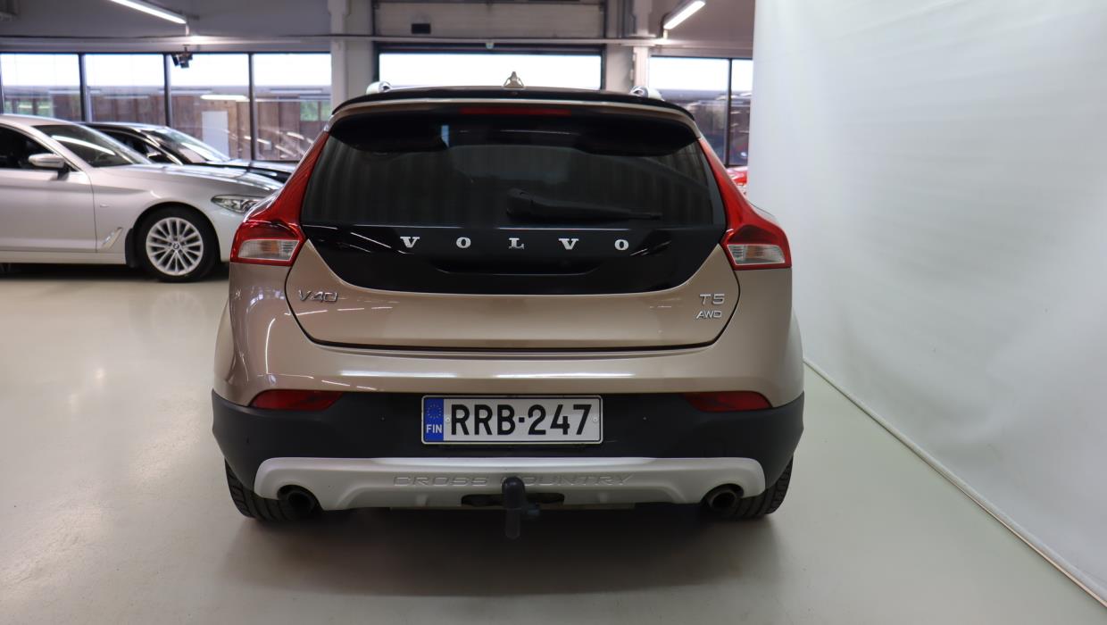 VOLVO V40 Cross Country 2013