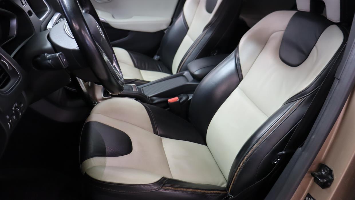VOLVO V40 Cross Country 2013