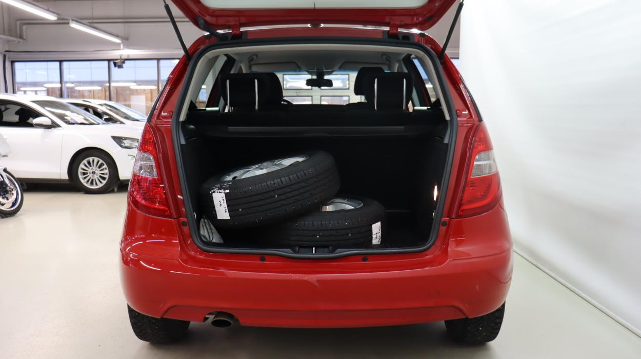 MERCEDES-BENZ A 2011