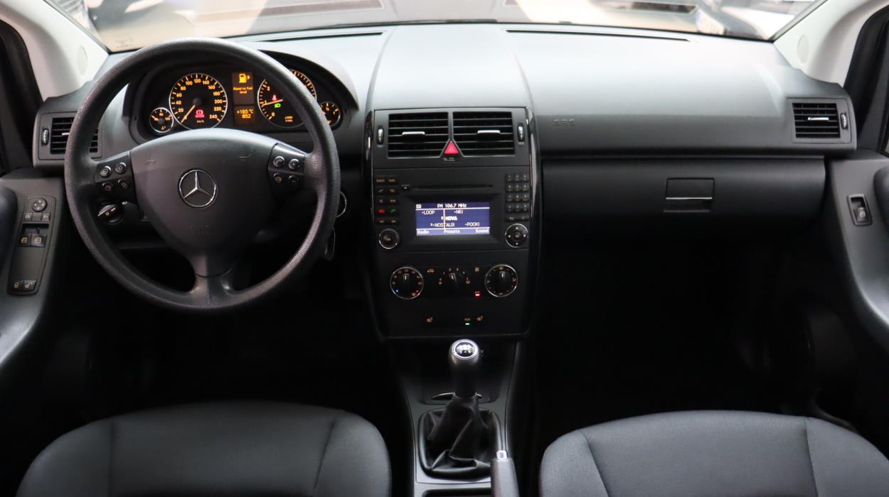 MERCEDES-BENZ A 2011