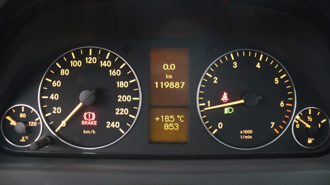 MERCEDES-BENZ A 2011