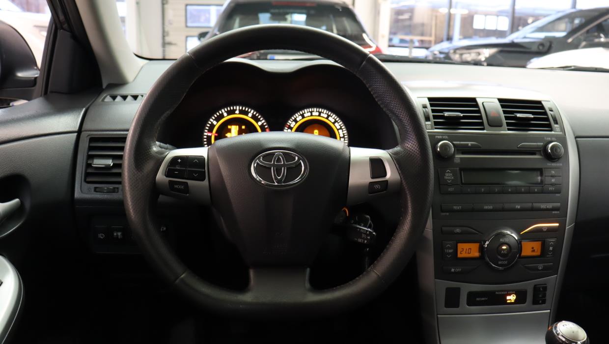 TOYOTA Corolla 2011
